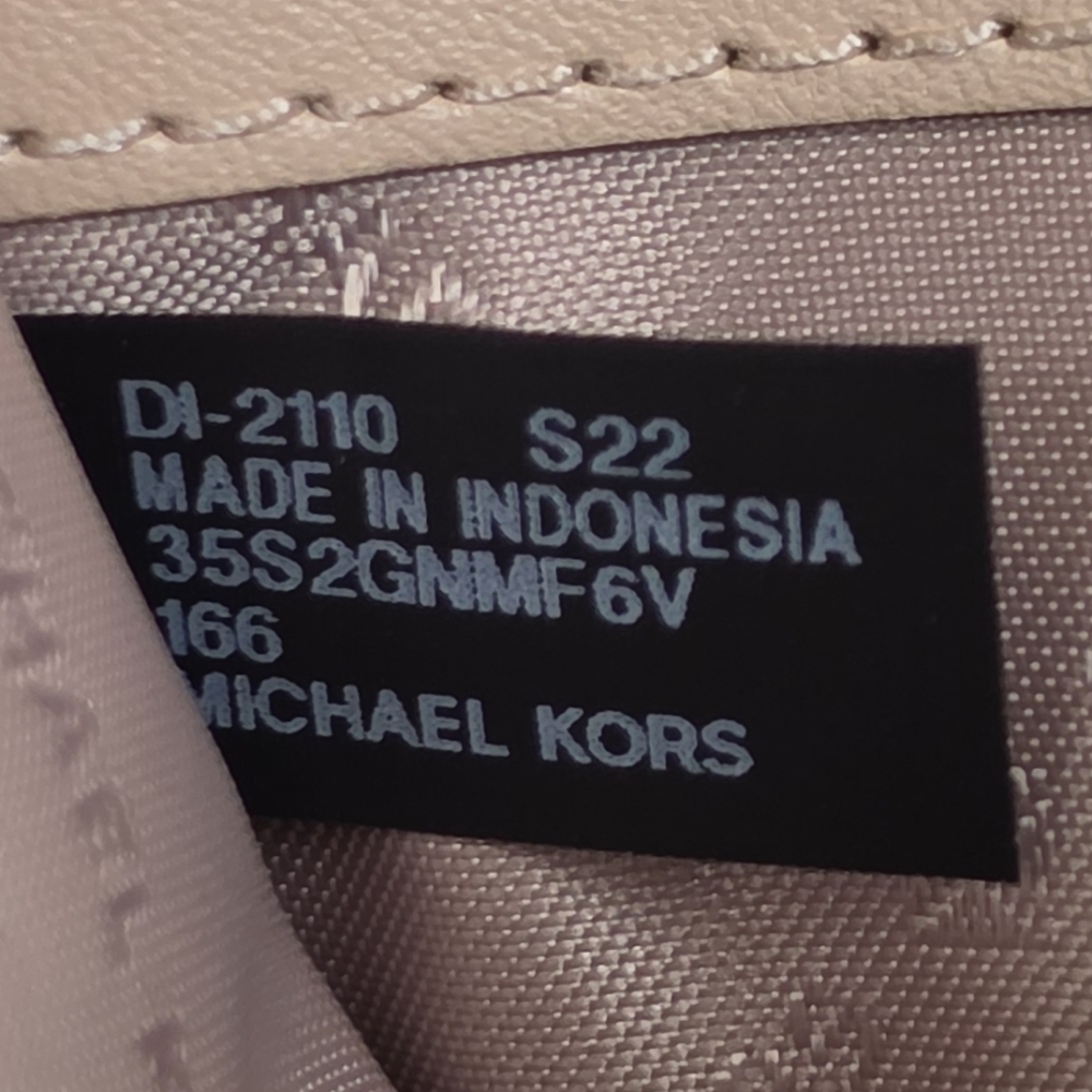 Michael Kors Carmen Logo Medium Wallet - Picture 6 of 8